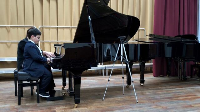 2. А. Артоболевская - «Вальс собачек». Исполняет Какабадзе Лука.