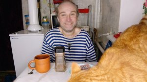 завтрак с Рыжулей. Рождественский сочельник. у православных Христиан строгий пост, а у кота нет.