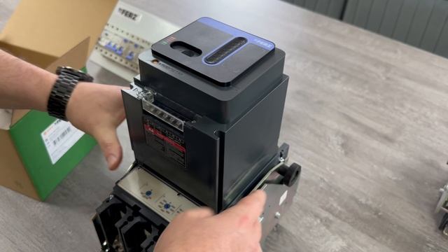 Моторный привод для автомата в литом корпусе: дистанционное включение и отключение смотреть онлайн