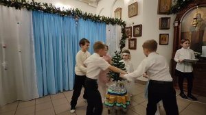 Выступление младшей группы "Божий дар"