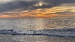 Шум моря на закате на Рождество в Сочи.