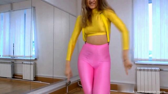 Девушка в розовых Лосинах.Стильные и разнообразные женские образы. смотреть онлайн