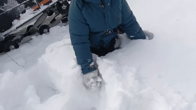 Прокатились на снегоходе по пухляку