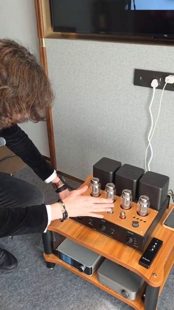 Как звучат уникальные колонки с динамиками из стекла? смотреть онлайн