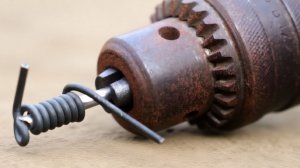 3 ЛАЙФХАКА ДЛЯ ДРЕЛИ мини-пила, пружинный зажим и шлифовальный станок — всё из подручных материалов!