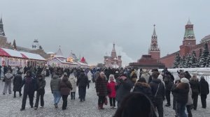 3 января Красная площадь. Сколько людей. Москва.