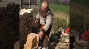 Очевидно, что этот человек имеет опыт.