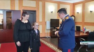 Генерал-майор юстиции Игорь Колесниченко исполнил мечты двух юных жительниц Алтайского края