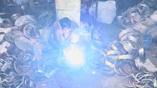 Кустарное производство газовых баллонов. Пакистан смотреть онлайн