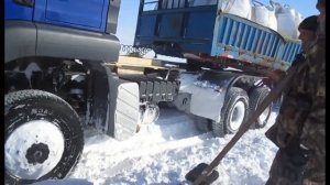 Жесть конечно в таких условиях работать!!. Мужики красавцы