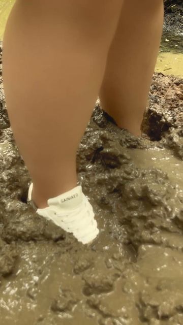 Девушка в грязи смотреть онлайн