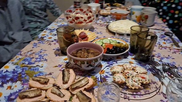 День рождения | Накрыли стол | Пришли друзья | Бешбармак смотреть онлайн