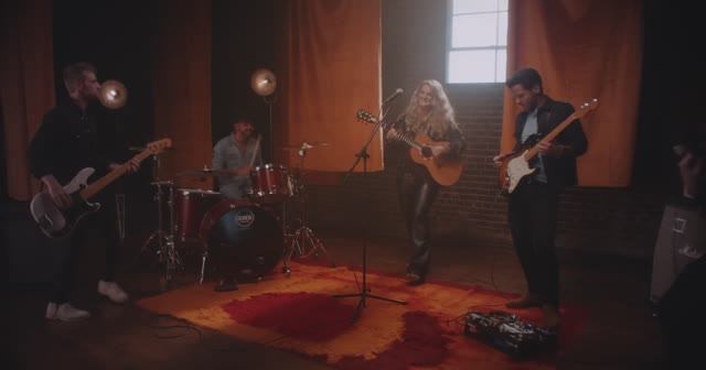 Emerson Day - God Ain't Finished Yet смотреть онлайн