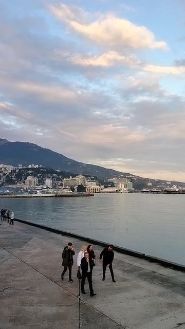 г. Ялта. Набережная. Закат. 7 января 2026 год. смотреть онлайн