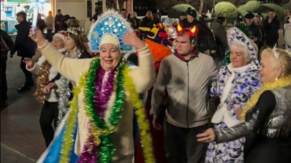 Крымские пенсионеры ушли в отрыв - зажигают на танцполе смотреть онлайн