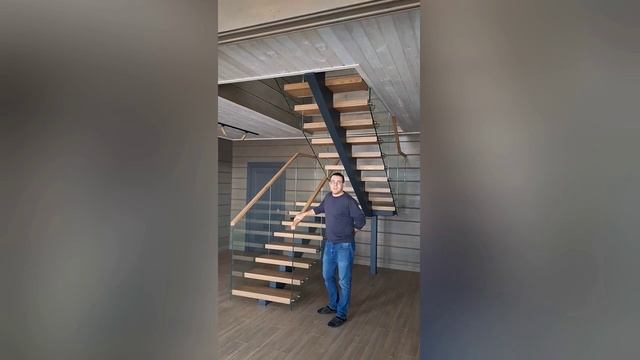 Лестница на монокосоуре с подсветкой в поселке Портовое. смотреть онлайн