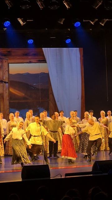 Рождественский концерт Уральского народного хора смотреть онлайн