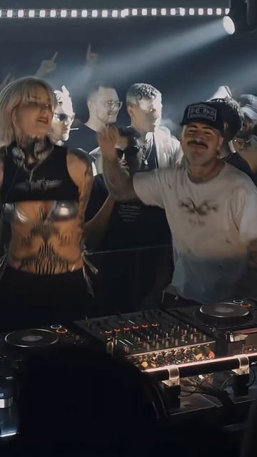 Nikolina showed us why she is the Schranz queen🖤 смотреть онлайн