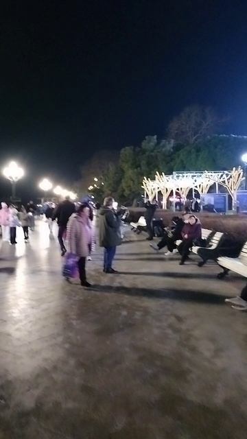 г. Ялта. Набережная. Играет - "Труба". 7 января 2026 г. смотреть онлайн