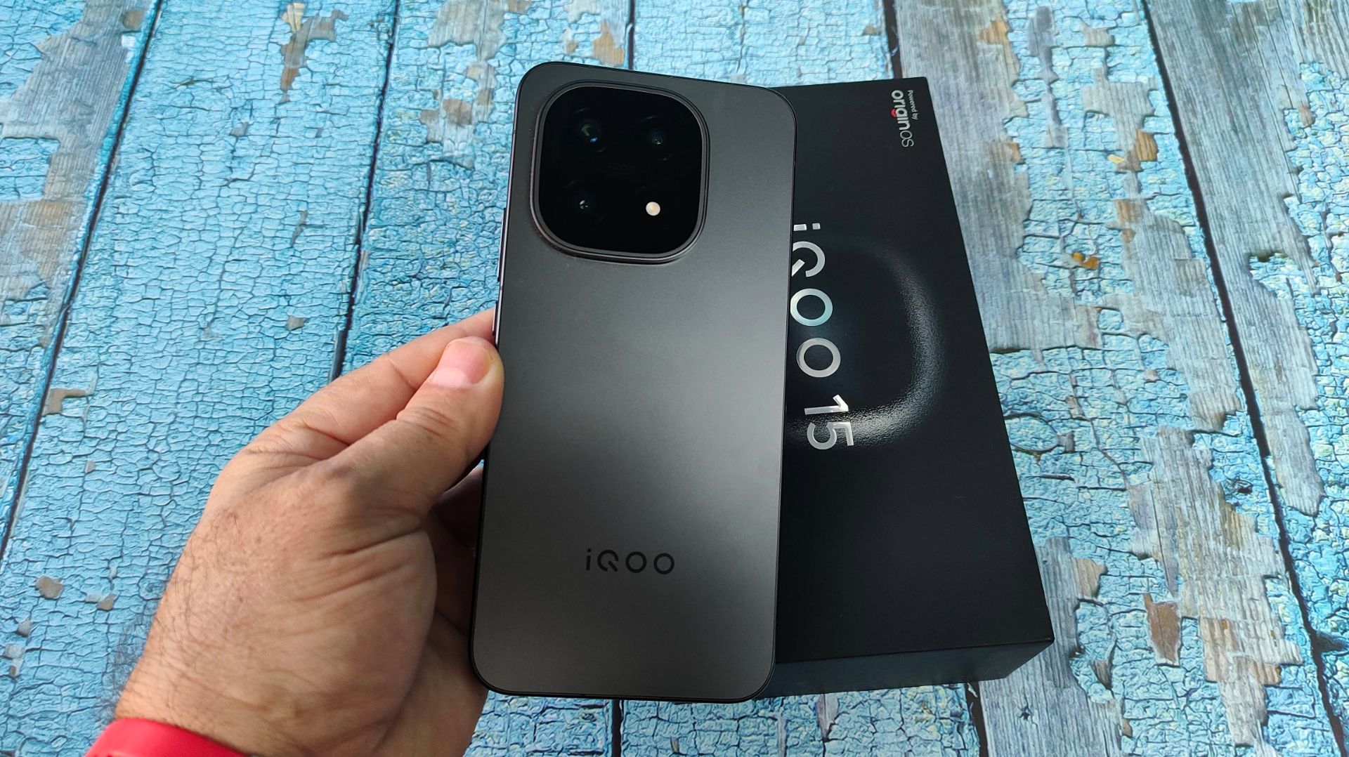 Флагман iQOO 15 5G 16/512Gb Antutu Test смотреть онлайн