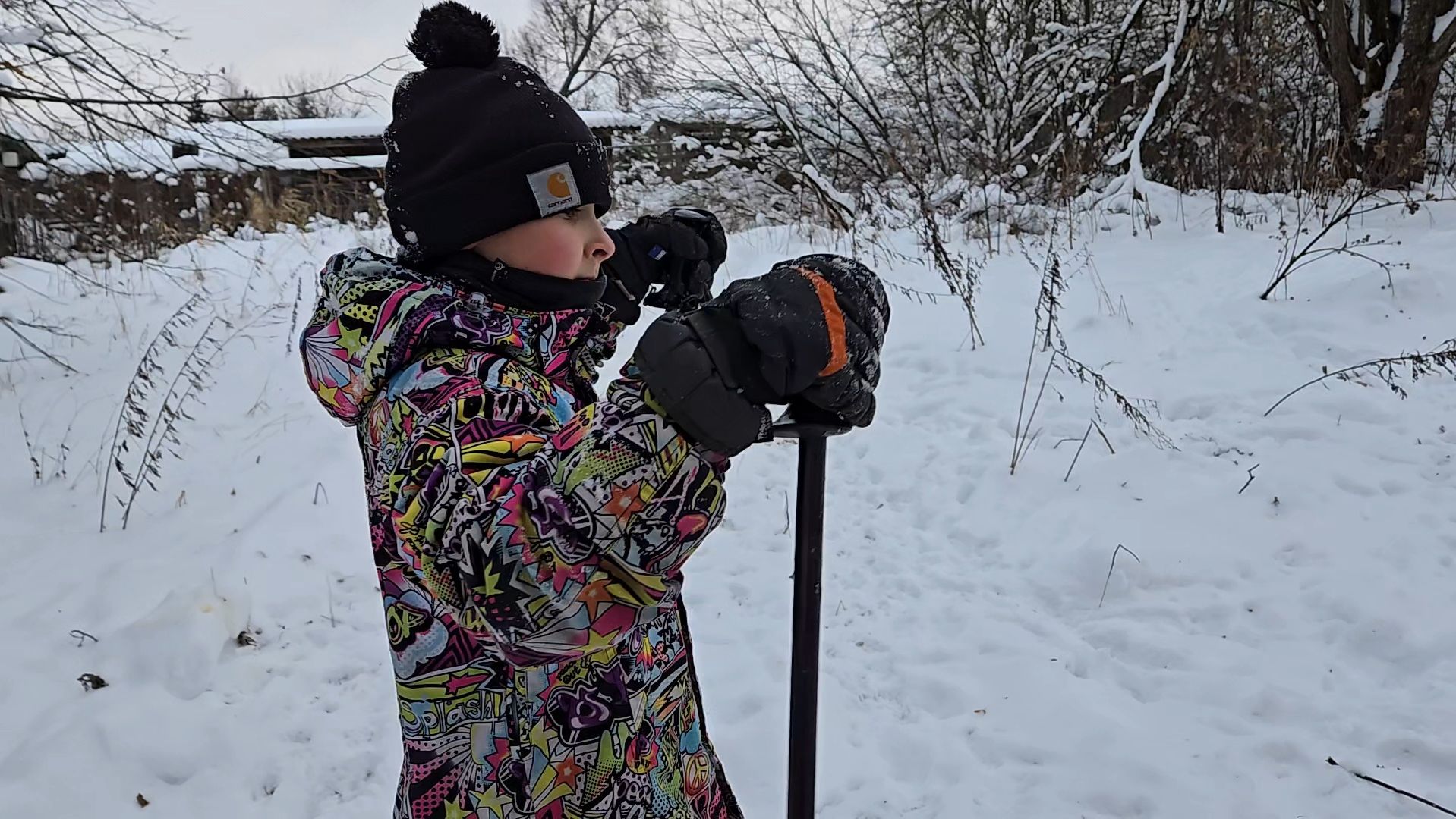 Приятный вечер, юный лыжник и снежная зима смотреть онлайн