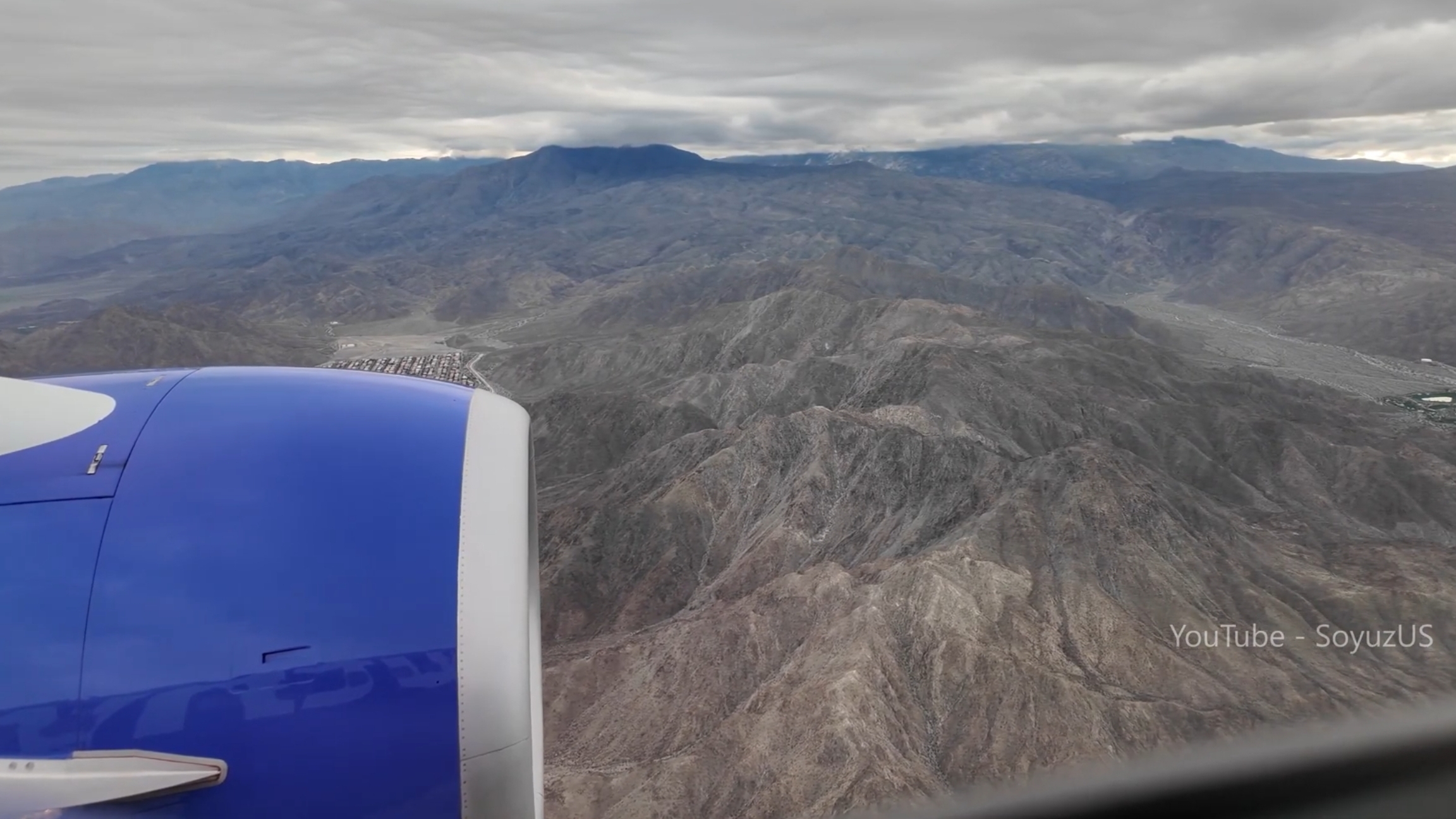 Трансконтинентальный полёт и парк в аэропорту. смотреть онлайн