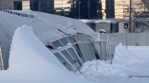 Специалисты устанавливают причины обрушения ангара в Уфе