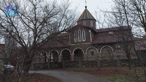 A Gorlovka, le père Mikhaïl fait du vin dans une église géorgienne