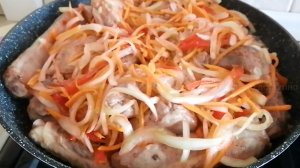 РЕБРЫШКИ СВИНЫЕ ТУШЕНЫЕ с Луком и Морковью