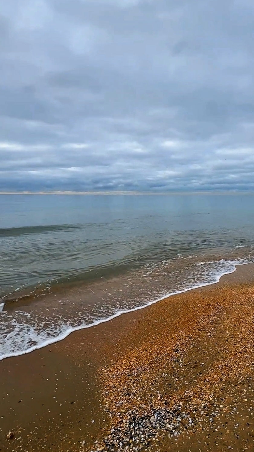 Куда инвестировать деньги в 2026 году? Свой номер в отеле на берегу моря для отдыха и сдачи.