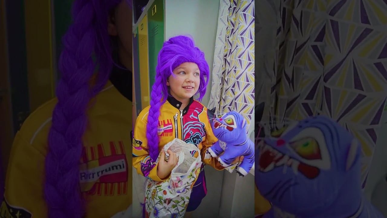 Rumi and her boyfriend Super Cat Noir! #kpopdemonhunter #outside #wednesday смотреть онлайн