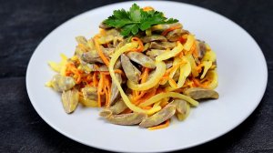 Вкусный и простой салат! Часто готовлю его по просьбе жены! Салат сердцеедка!