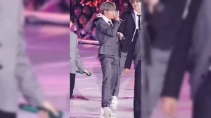 Jaro Kvarin-Lonely Wind(SkySound.cc).Танцуют ребята из BTS.