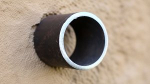 Самодельный дверной доводчик из металлолома — закрывает дверь плавно, как в офисе!