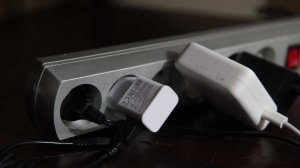 Двое юношей изнасиловали девочку, заряжавшую у соседа телефоны