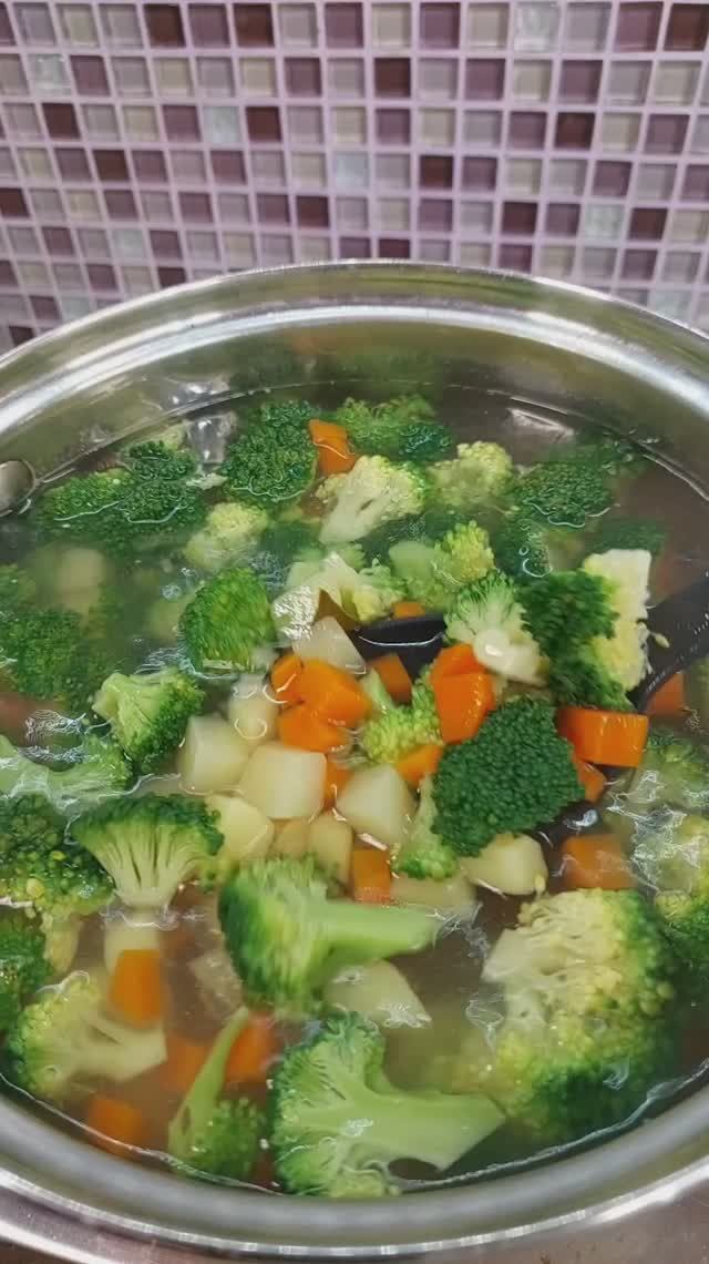 Лёгкий овощной суп с брокколи за 30 минут смотреть онлайн