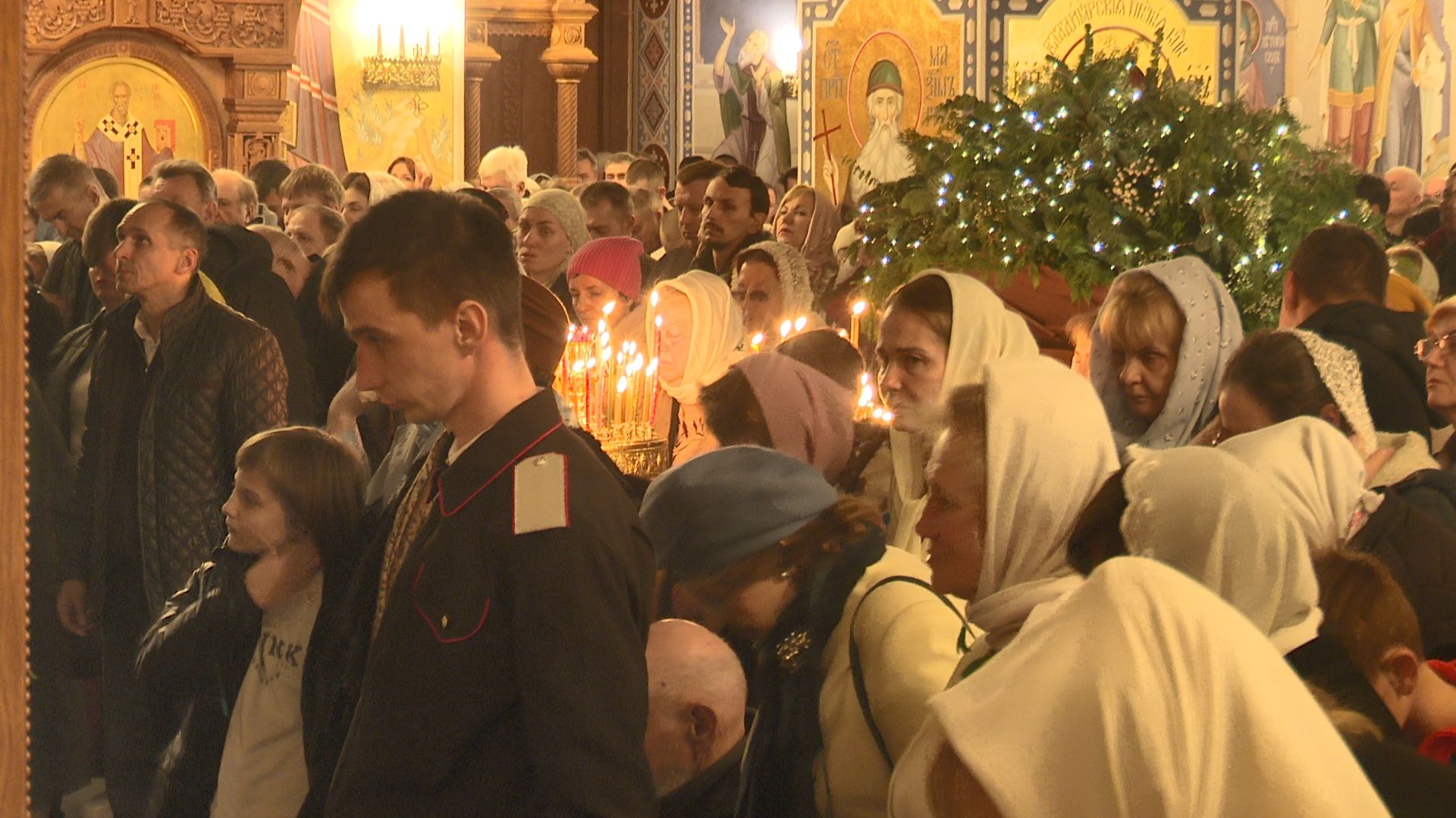 В храмах Анапы проходят Рождественские богослужения смотреть онлайн