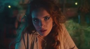 Баба Яга устала от одиночества