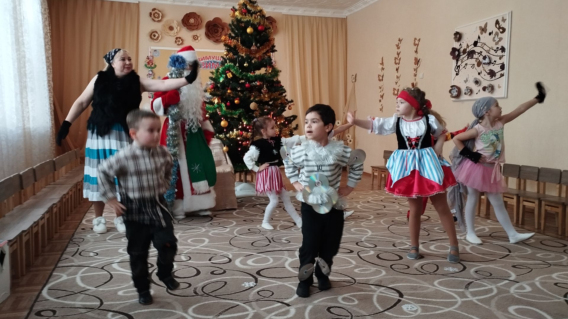 А ну давай моя Россия,  Дружно Новый год встречай! смотреть онлайн