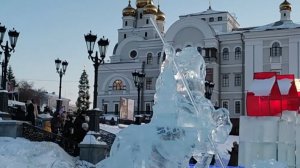 В Рождество Христово идем к Храму памятнику на крови посмотреть ледяные фигуры