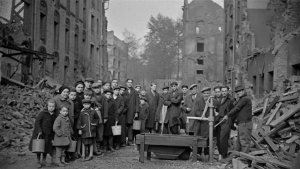 Как Люди Выживали в Германии после 1945 года? Вы точно не видели этого! Лекции для Сна