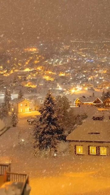 СНЕГ НАД ГОРОДОМ смотреть онлайн