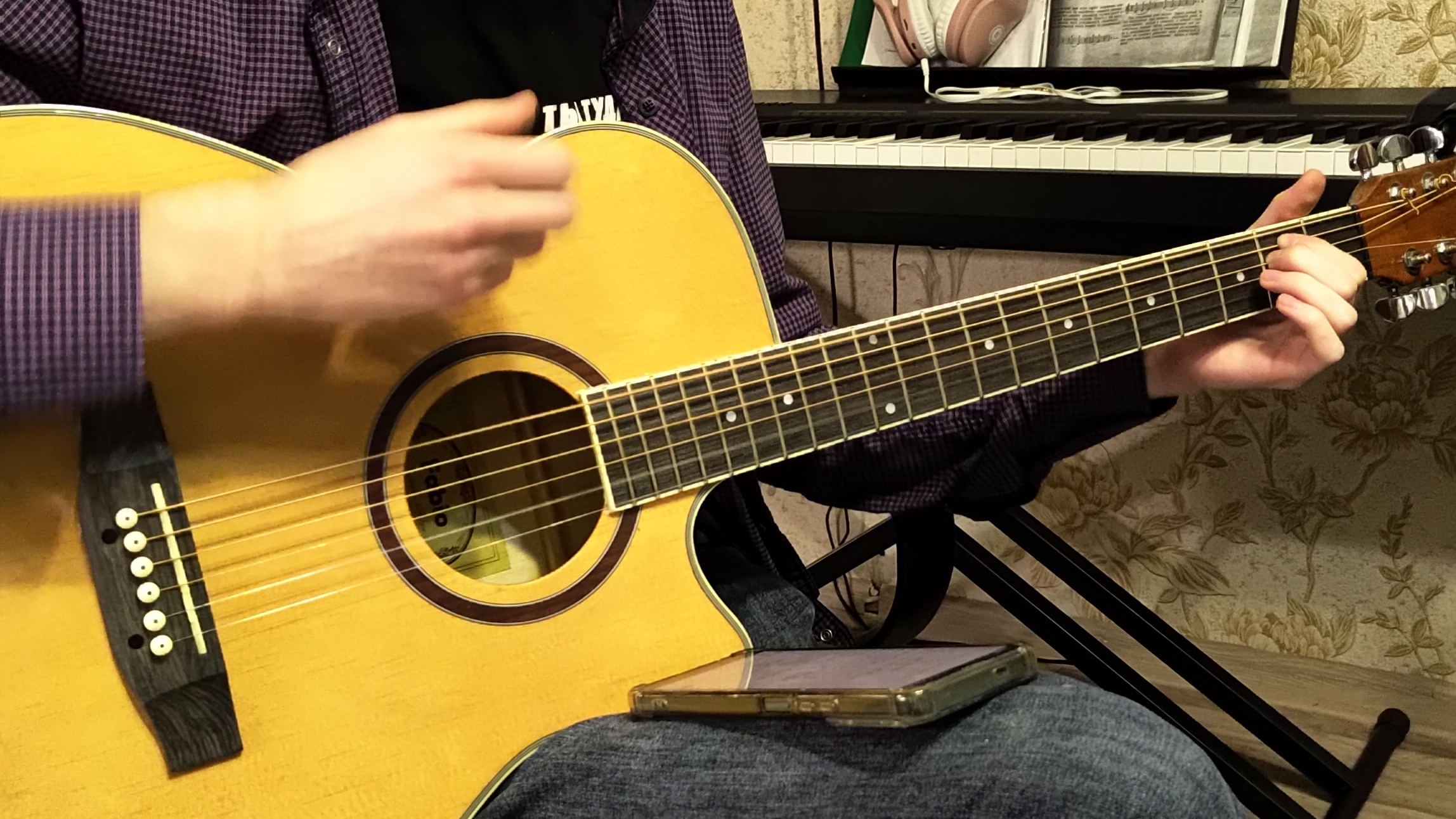 В коморке, что за актовым залом))) смотреть онлайн