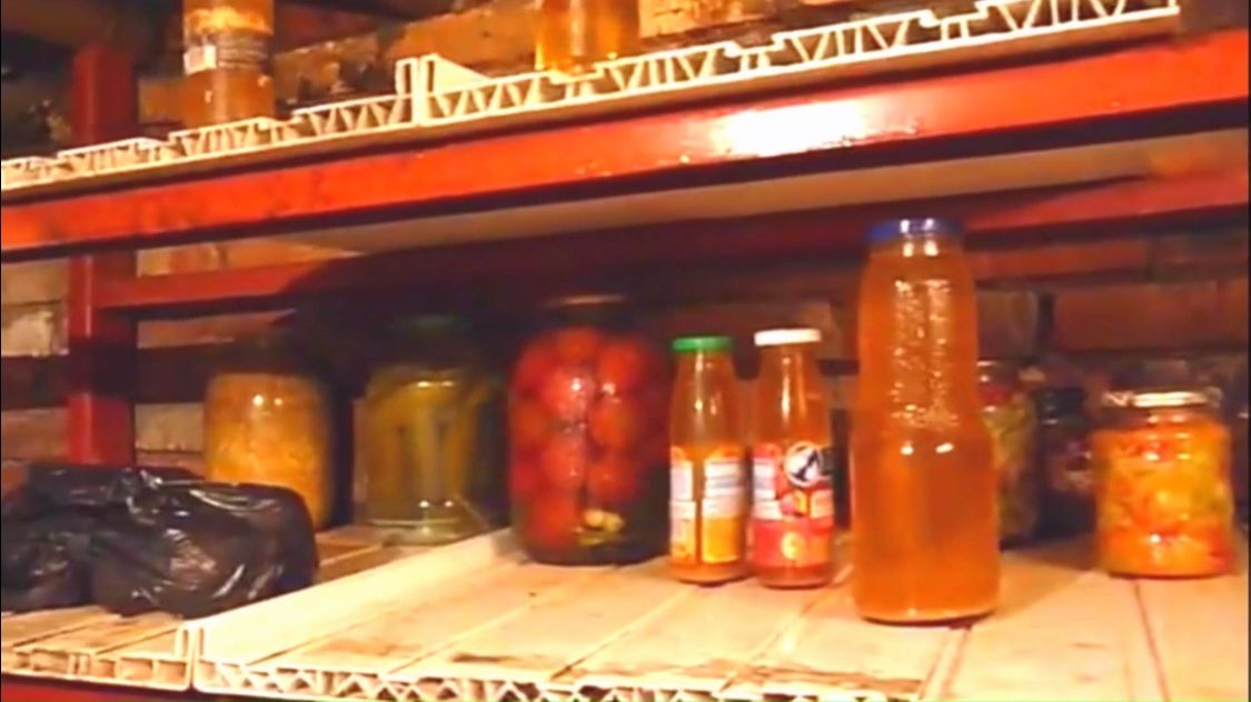 Погреб своими руками - самый простой. Устройству погреба на даче для хранения овощей зимой смотреть онлайн