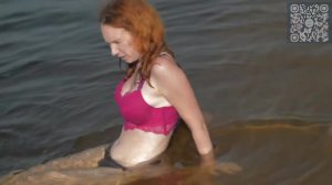 Девушка на пляже.Эротика