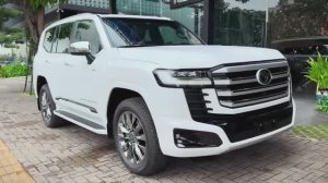Toyota Land Cruiser LC300 2025 года