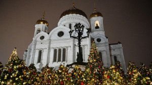 Праздник надежды и света: Православные христиане встретили Рождество в храме Христа Спасителя