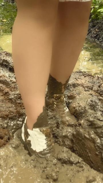 Девушка в грязи смотреть онлайн