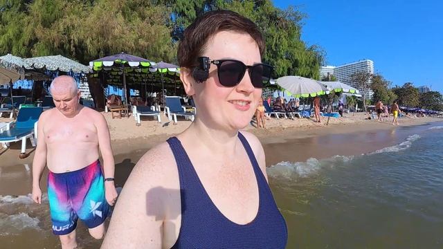 НАХАМИЛИ на пляже агрессивные туристы! Стоит ли КУПАТЬ в Паттайе или ехать на ОСТРОВА?! Нашла ЛЮБОВЬ