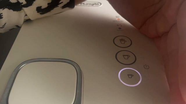 DE LONGHI Nespresso Lattissima One☕️КАК ОЧИСТИТЬ КОФЕ МАШИНУ ОТ НАКИ смотреть онлайн